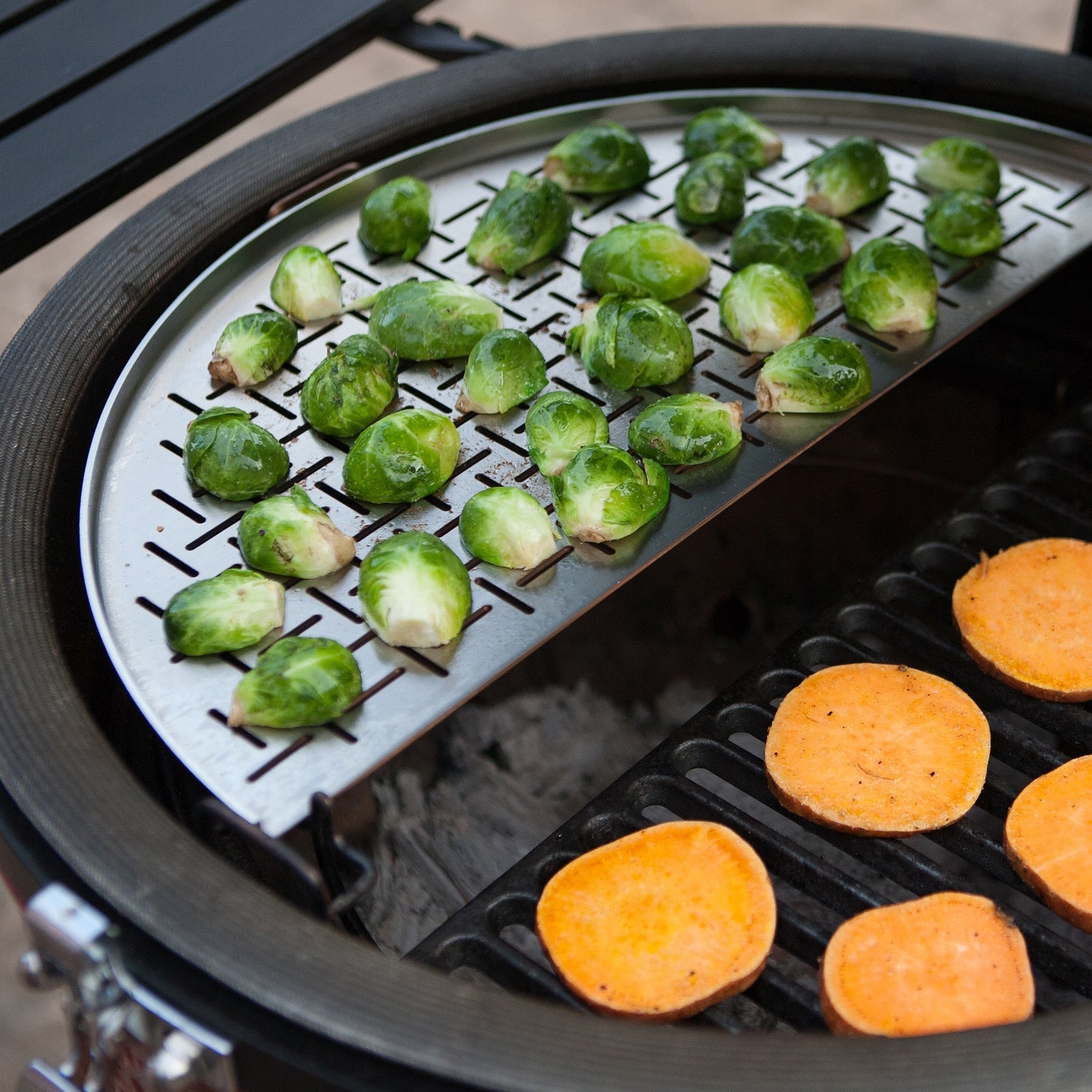 Kamado Joe Classic II with Explorer Pack